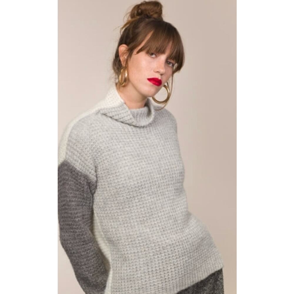 Fisherman Out of Ireland Alpaca Colorblock Turtleneck Sweater - Small